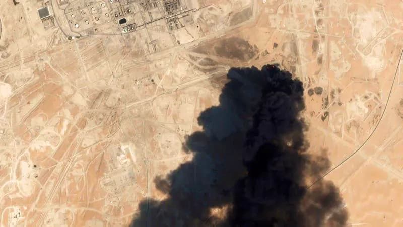 السعودية تدين استهداف منشآتها النفطية والحوثيون يتوعدون بمزيد من الضربات