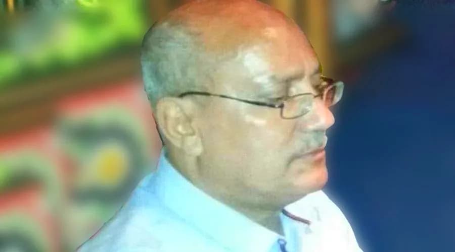 وزير الإدارة المحلية يرفض أداء اليمين الدستورية في الرياض