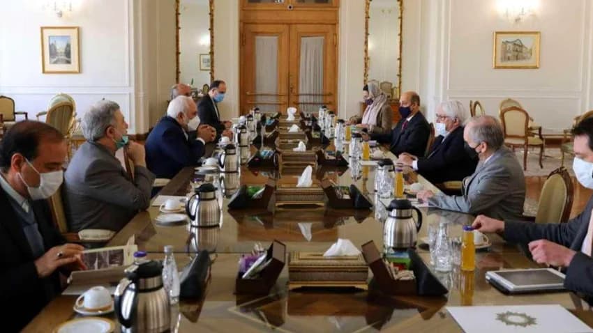 المبعوث الأممي ينهي زيارته لطهران ويستهجن تصاعد هجمات الحوثيين على مأرب