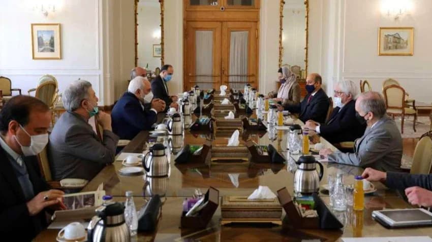 إيران تبلغ غريفيث: الاعتراف بحكومة الحوثيين سيسرع بإنهاء الحرب