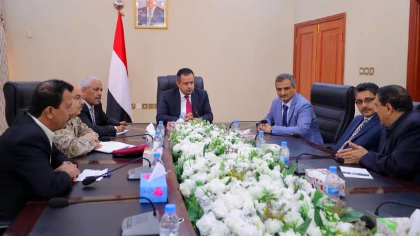 الحكومة تؤكد حرصها على إعادة الاعتبار لعدن وتعزيز الاستقرار وعودة الخدمات