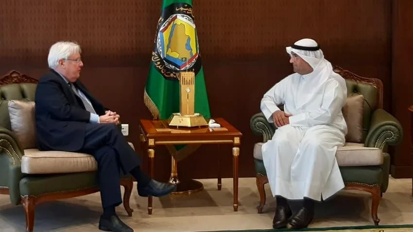 أمين مجلس التعاون الخليجي يلتقي غريفيث لبحث إنهاء الحرب في اليمن