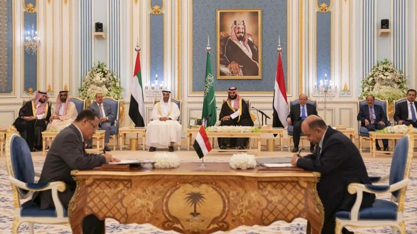 السعودية تدعو الحكومة والانتقالي إلى لقاء عاجل في الرياض