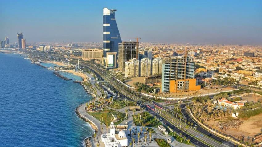 الدفاع السعودي يعترض هدفا جويا معاديا فوق مدينة جدة