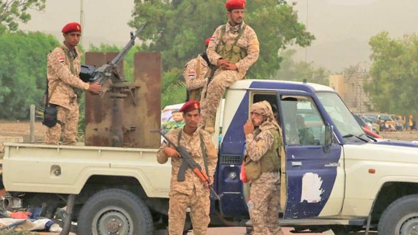 قوات مدعومة إماراتيا تقطع خط أبين - عدن وهجوم على مقر 'الحزام الأمني' في لودر