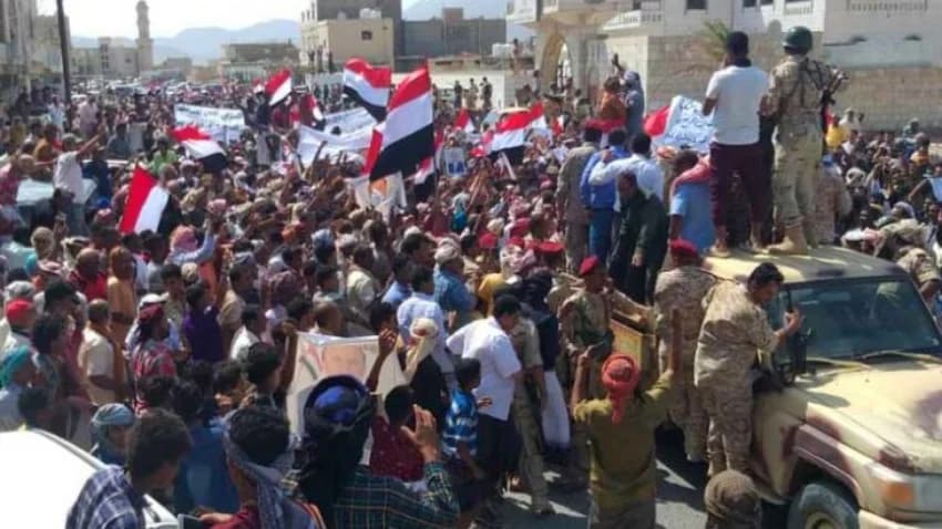 أبناء سقطرى يطالبون بعودة السلطة المحلية وينددون بممارسات الانتقالي
