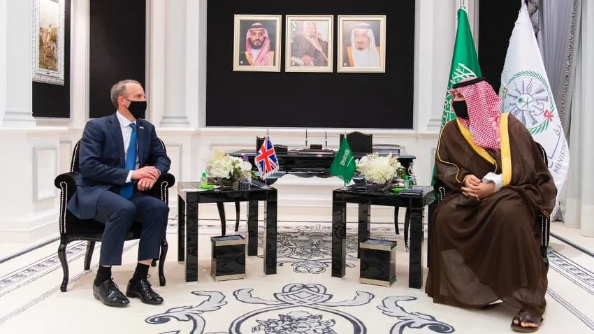 نائب وزير الدفاع السعودي يبحث مع وزير الخارجية البريطاني جهود السلام في اليمن