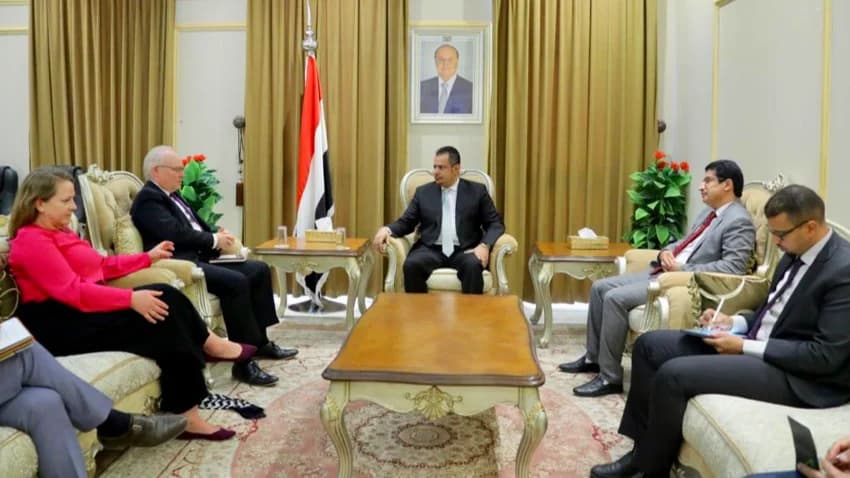 الحكومة: أي مسار للسلام مع الحوثيين يجب أن يبدأ بوقف إطلاق النار