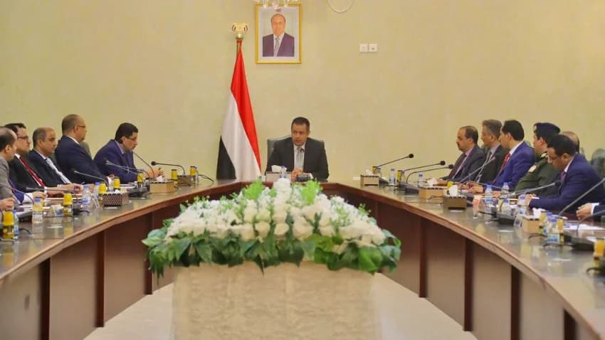 الحكومة تتهم المجلس الانتقالي بالتصعيد ضد عودتها إلى عدن