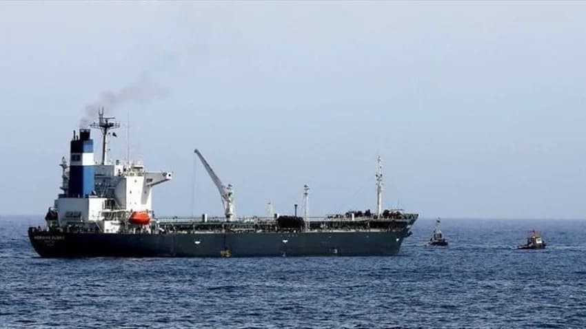 رغم خرق الحوثيين الاتفاقيات.. مشتقات نفطية جديدة إلى ميناء الحديدة