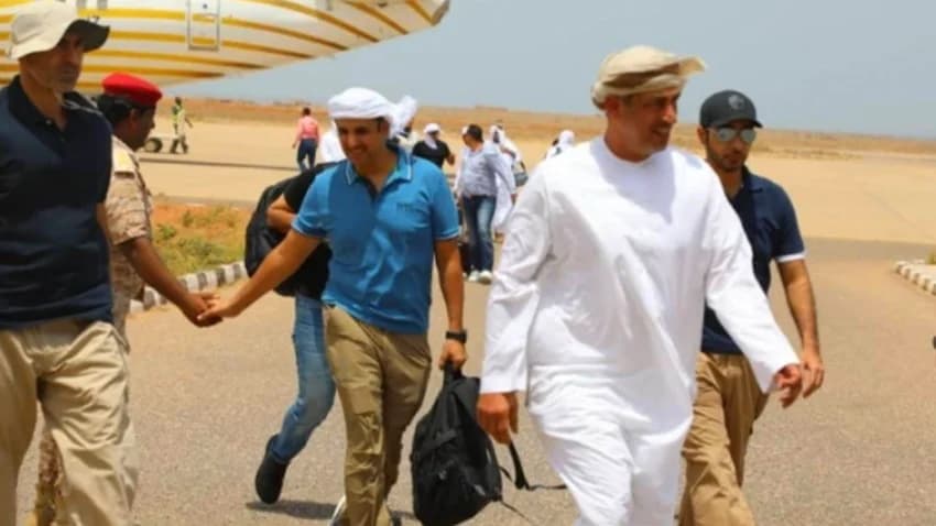 وزير محسوب على الانتقالي يمنح مؤسسة إماراتية الحق بإنشاء مهبط لطائراتها المروحية في سقطرى