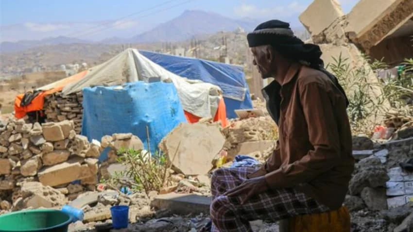 توزيع أغذية فاسدة.. تحذيرات من ارتفاع معدل الجوع في اليمن