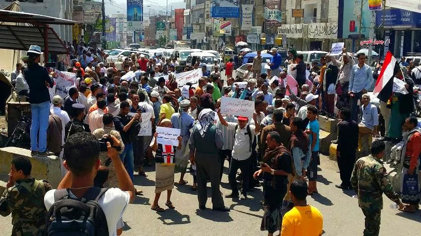 الحكومة توجّه بوضع حد للانفلات الأمني في تعز