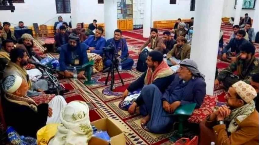 مليشيا الحوثي تحول المساجد إلى أماكن للتعبئة وتحشيد المقاتلين