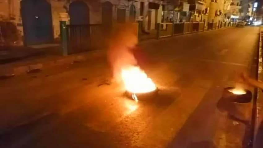 مظاهرات في عدن.. الانتقالي يدعو الحكومة إلى العودة ويحملها مسؤولية تردي الخدمات