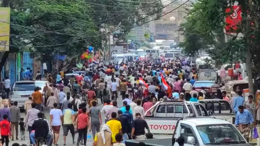المهرة تنضم للاحتجاجات.. غضب شعبي في المحافظات بسبب تردي الوضع المعيشي