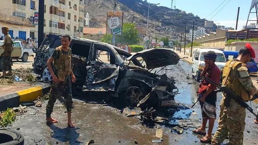 تعليقا على انفجار عدن.. الانتقالي يتهم أطرافا في الحكومة بالتوطؤ مع الحوثي