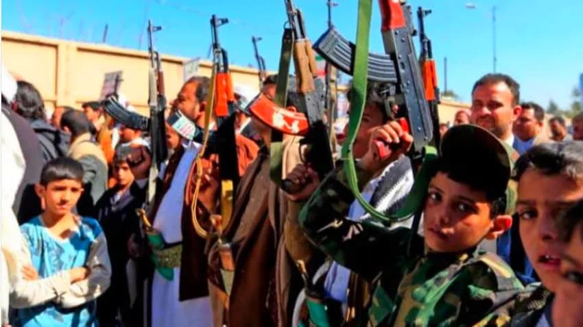 شروط جديدة للعمل الإنساني.. مليشيا الحوثي تواصل تجنيد آلاف الأطفال