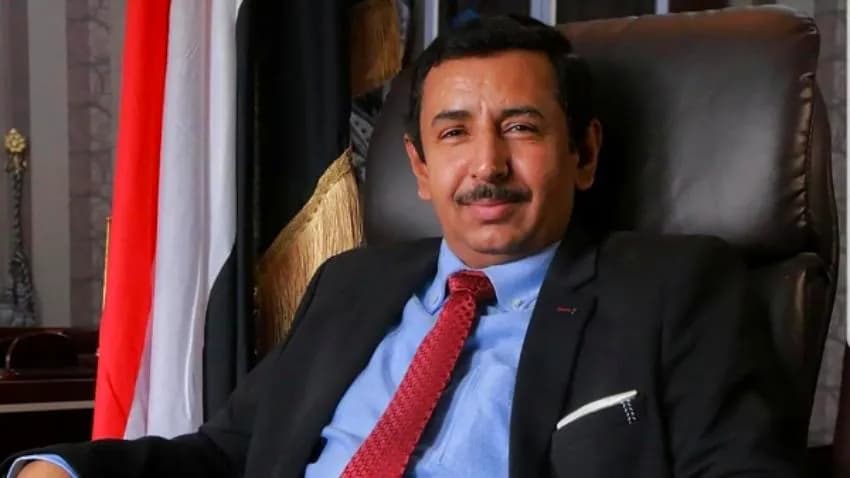 رغم تهديدات التحالف.. الرئيس هادي يرفض إقالة محافظ شبوة