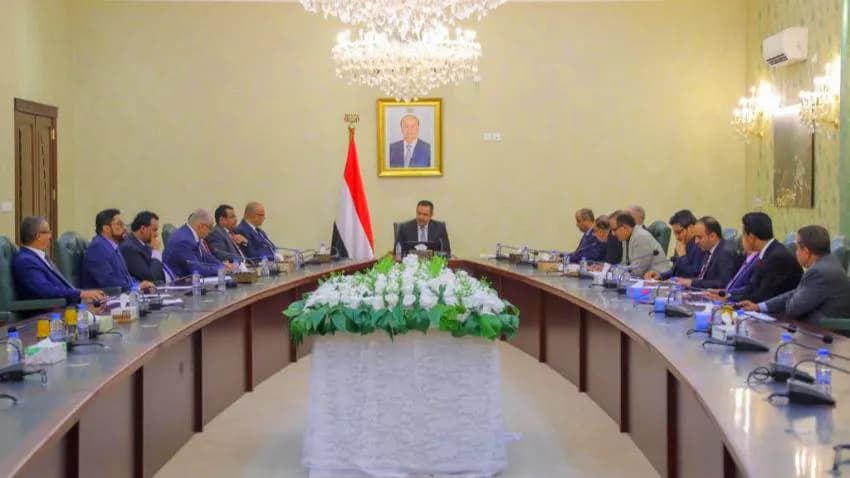 الحكومة اليمنية تفرض قيودا على استيراد السيارات والمعدات المستعملة