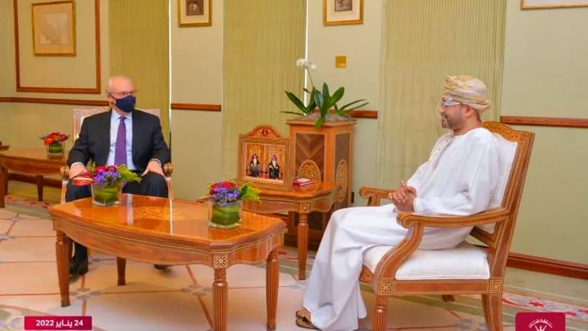 عمان تقلل من نفوذ إيران.. المبعوث الأمريكي يتحدث عن ضرورة حل في اليمن
