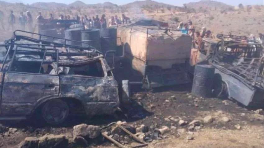 أزمة وقود حادة.. حريق مخزن في سوق سوداء بتعز