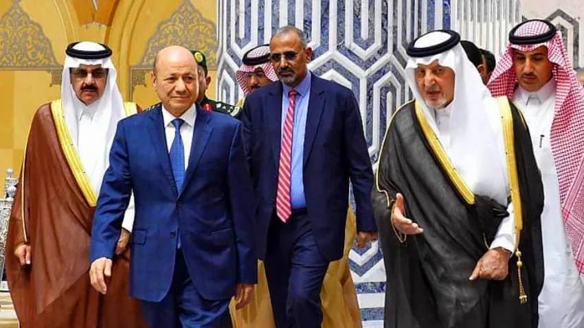رئيس مجلس القيادة الرئاسي رشاد العليمي يغادر عدن إلى السعودية