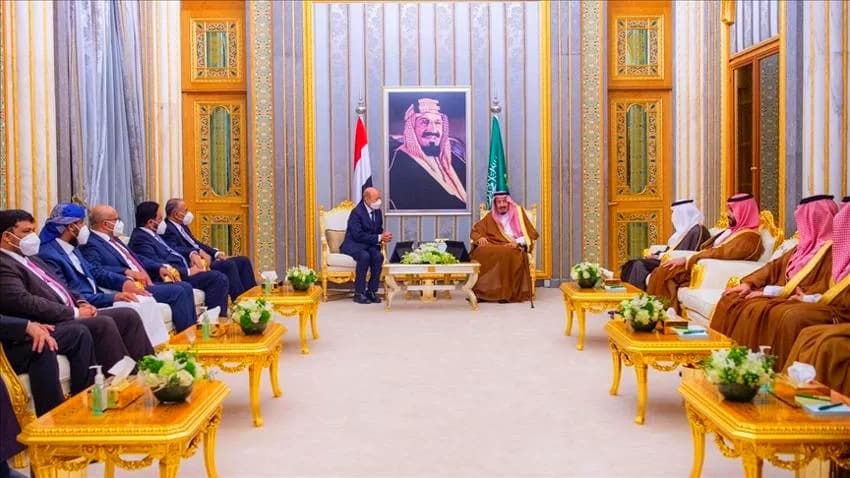 أول لقاء بين العاهل السعودي ومجلس القيادة الرئاسي