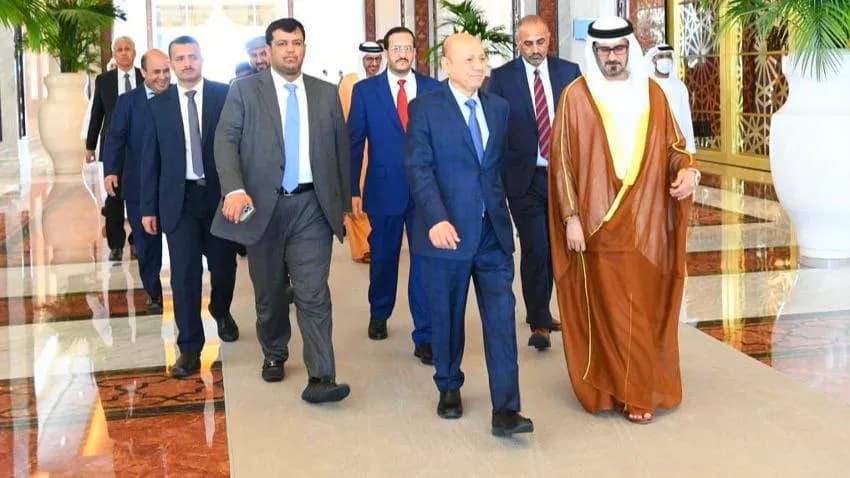 رئيس وأعضاء المجلس الرئاسي يعودون إلى عدن عقب زيارتهم السعودية والإمارات