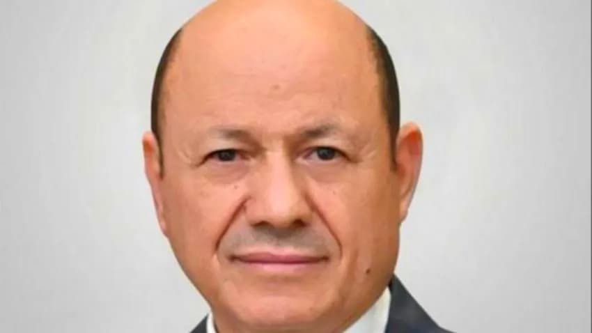 العليمي يبدأ جولة خارجية لبحث السلام والدعم الاقتصادي والإنساني