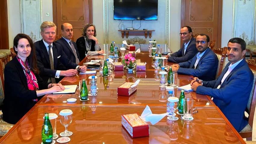 المبعوث الأممي في مسقط لإقناع الحوثيين بمقترحاته من جديد