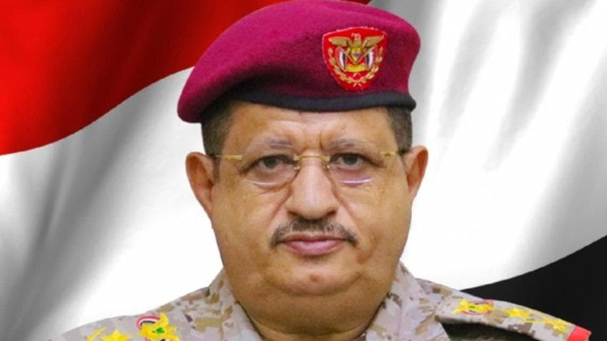 وزير الدفاع يتهم النائب العام بإصدار تكاليف مخالفة للقانون