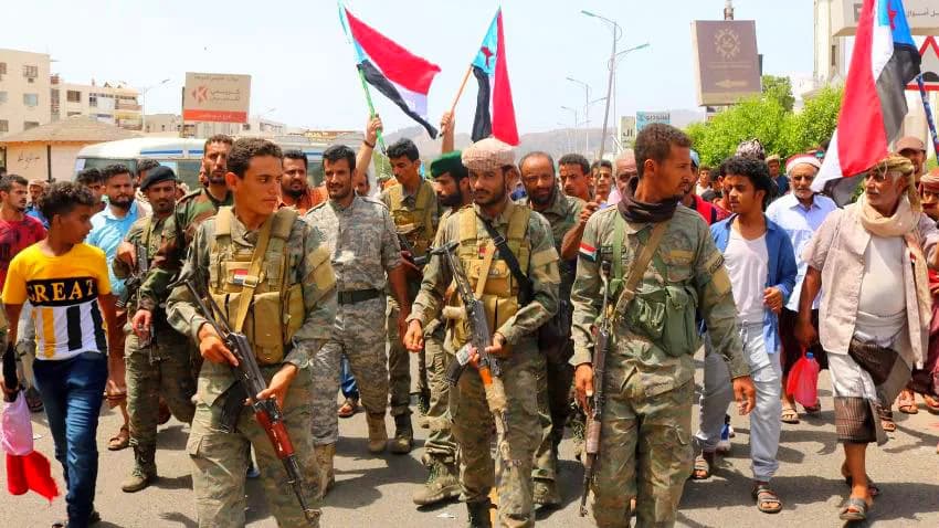 بعد 5 سنوات من الاعتقال والتعذيب.. محكمة تبرئ 14 متهما باغتيالات في عدن