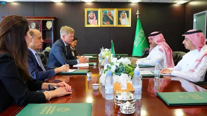 بحث خلالها فتح طرقات تعز واستمرار الهدنة.. غروندبرغ يختتم زيارته إلى السعودية