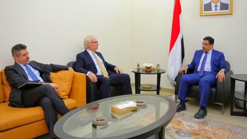الحكومة تطالب المجتمع الدولي بإلزام مليشيا الحوثي بوقف إطلاق النار