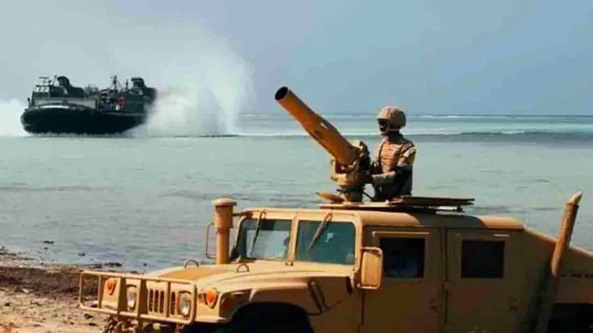 مليشيا الحوثي تهدد بإنشاء قوة بحرية واستهداف الملاحة الدولية ومصالح التحالف