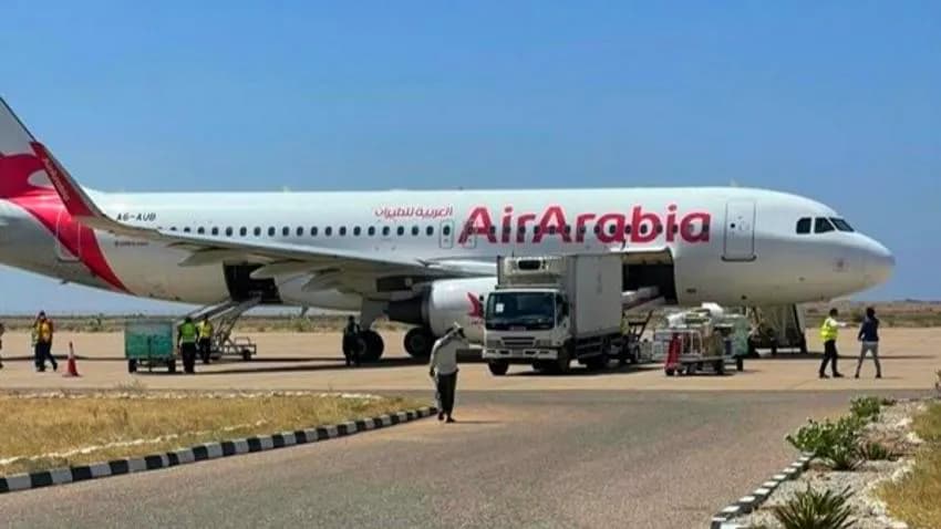 الإمارات تستحدث مهبط طيران جديد وترسل فريقاً أجنبياً للعمل في جزيرة سقطرى