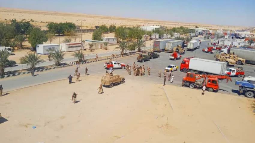 مسلحون قبليون يطوقون منفذ شحن في المهرة