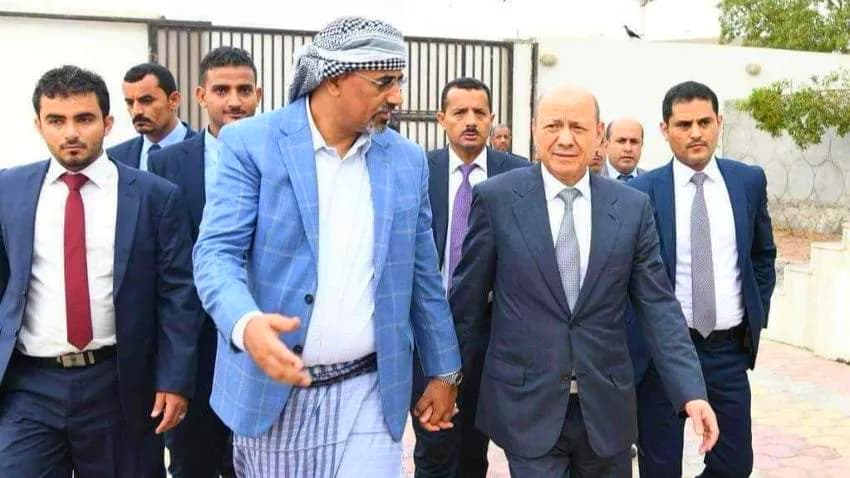 الانتقالي يهاجم المجلس الرئاسي والحكومة ويهدد بالعودة للإدارة الذاتية