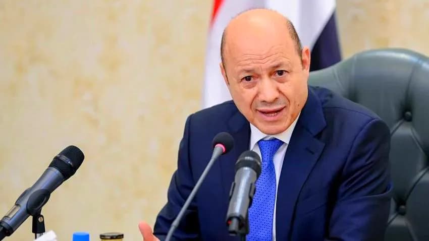 العليمي يوجه بإلغاء أسماء كافة المبتعثين غير المستحقين من أبناء مسؤولي الدولة