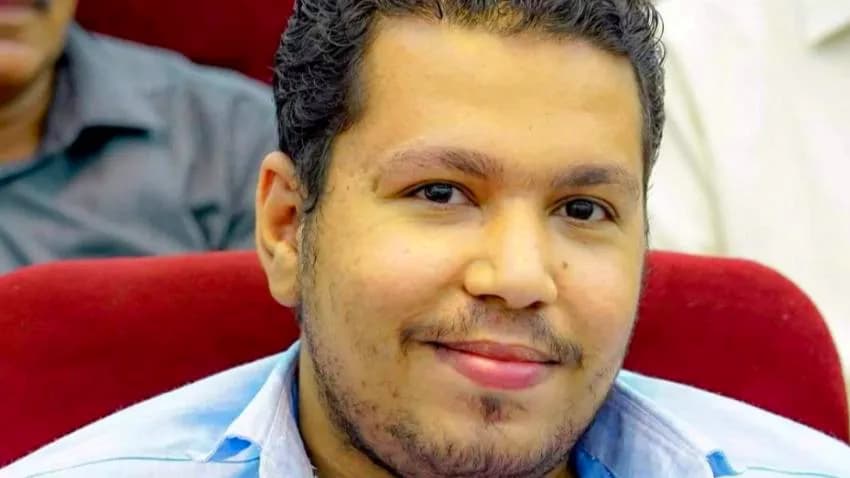 الصحفي المختطف أحمد ماهر يعلن إضرابه عن الطعام