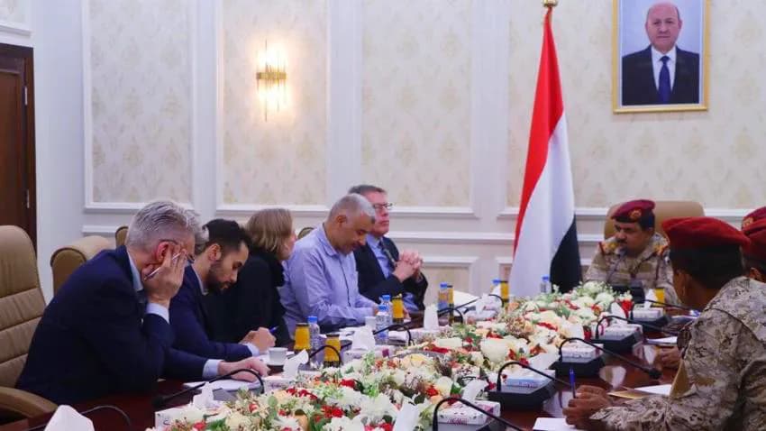 وزير الدفاع يتهم المجتمع الدولي بالتراخي تجاه مليشيا الحوثي