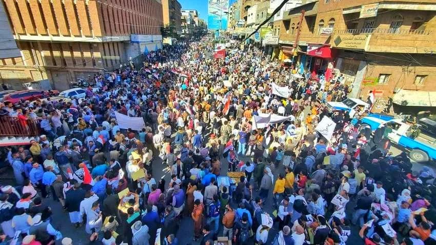 محافظات تحيي ذكرى ثورة 11 فبراير
