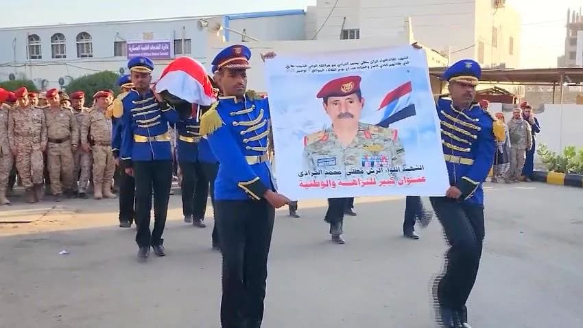 تشييع قائد عسكري في الجيش بعد 3 أشهر من اغتياله في مدينة مأرب