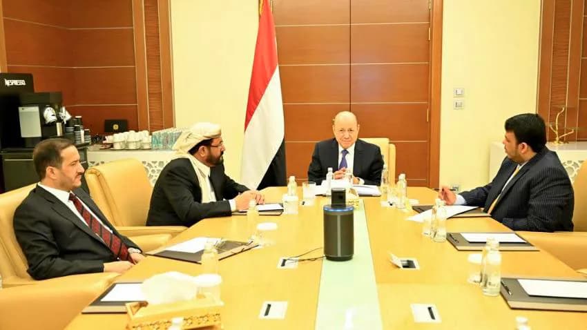 لم يتطرق لتصعيد الانتقالي.. مجلس القيادة يعقد اجتماعا في الرياض