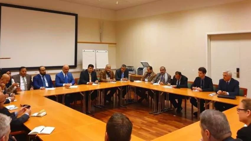 استبعاد قحطان والصحفيين.. توافق مبدئي للإفراج عن عشرات المختطفين