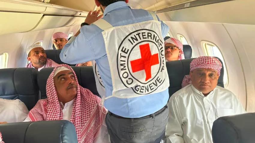 بإشراف الصليب الأحمر.. السعودية تفرج عن عشرات الأسرى الحوثيين دون مقابل