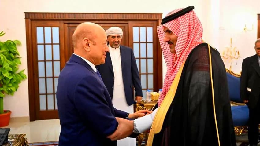 لبحث الهدنة وحوار السعودية مع مليشيا الحوثي.. العليمي يستقبل آل جابر في عدن