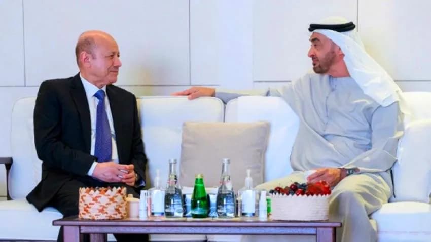 مصادر: السعودية والإمارات تجاهلتا طلبا تقدّم به العليمي لدعم اقتصادي عاجل