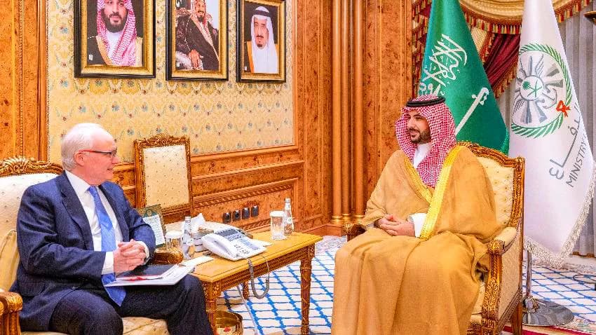 وزير الدفاع السعودي يبحث مع المبعوث الأمريكي ملف الوضع في اليمن